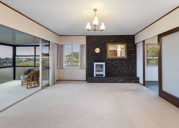  at 32 Triangle Road, Massey, Auckland