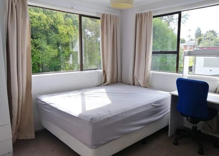  at 4 Garner Place, Glenfield, Auckland