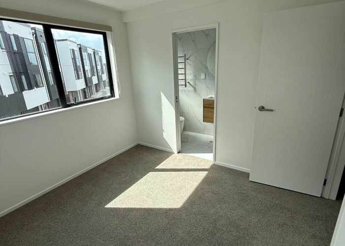  at 4/800 Chapel Road, Northpark, Manukau City, Auckland