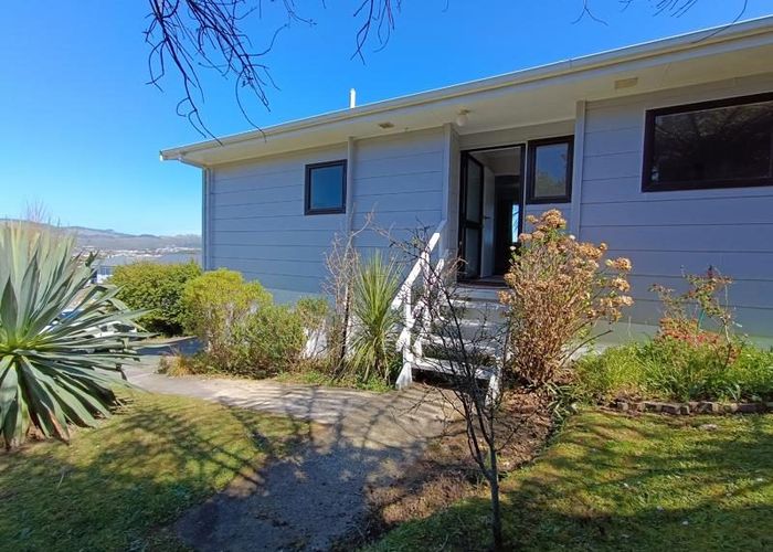  at 8 Gaff Place, Whitby, Porirua, Wellington