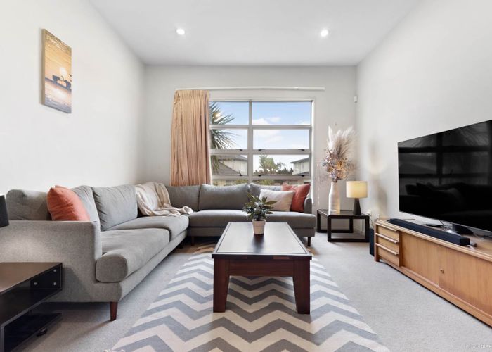  at 43 Salford Crescent, Flat Bush, Auckland