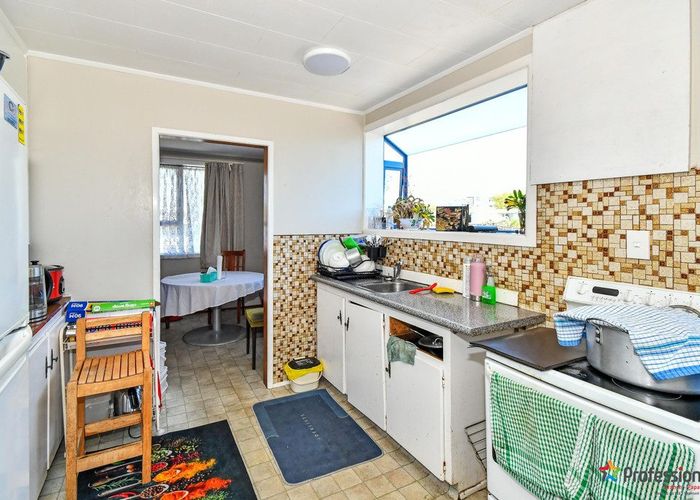  at 27 Kivell Close, Mangere East, Auckland