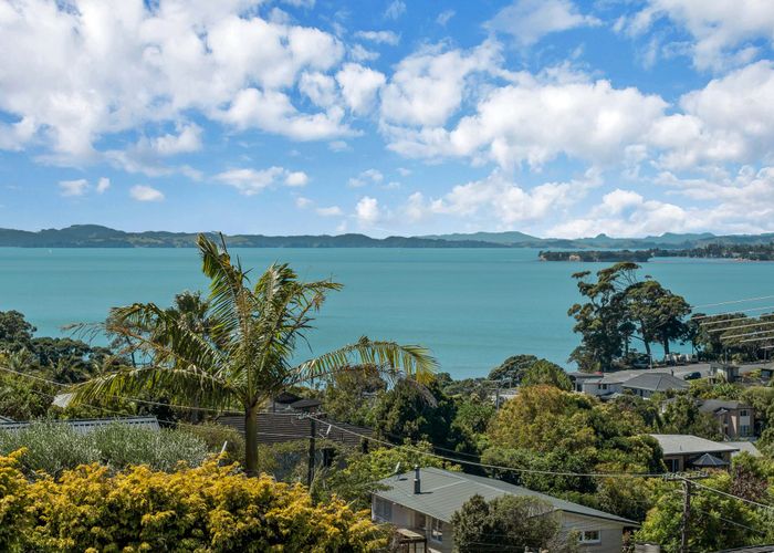  at 9 Colmar Road, Mellons Bay, Manukau City, Auckland