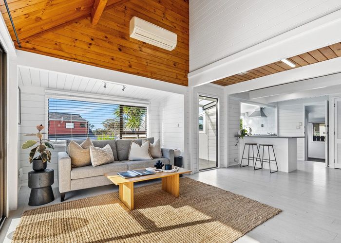  at 2/7 Fernbird Place, Massey, Waitakere City, Auckland