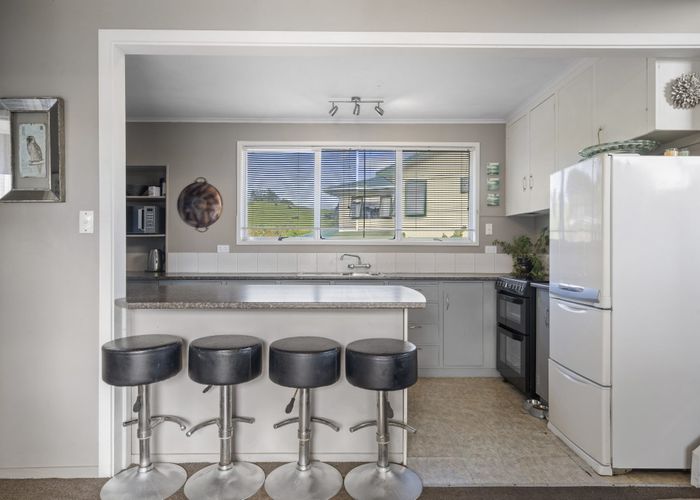  at 15 Banks Road, Kawakawa Bay, Manukau City, Auckland