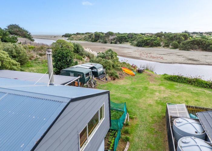  at 21 Manga-Pirau Street, Waikawa Beach, Horowhenua, Manawatu / Whanganui
