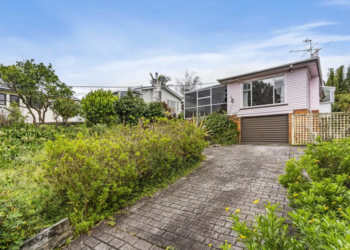  at 9 Park Road, Glenfield, Auckland