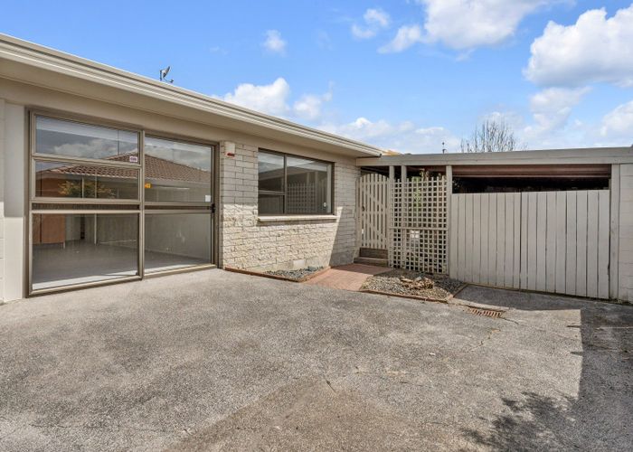  at 2/125 Pigeon Mountain Road, Half Moon Bay, Auckland