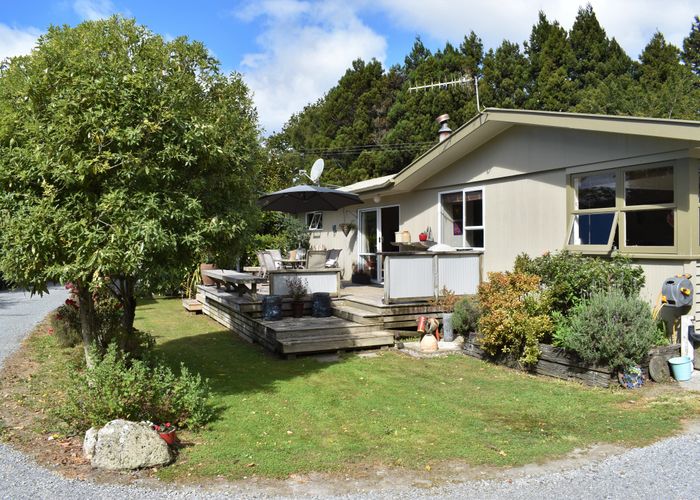  at 100 Takapu Road, Manakau, Levin