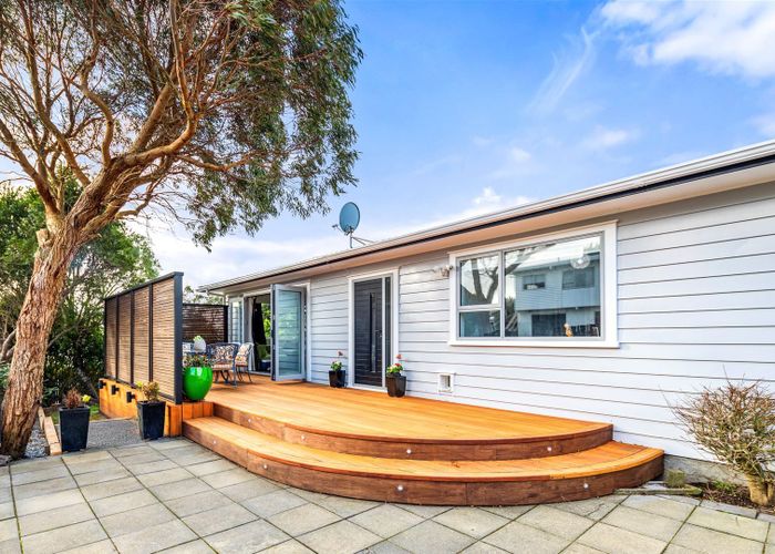 at 1 Hillview Crescent, Paparangi, Wellington