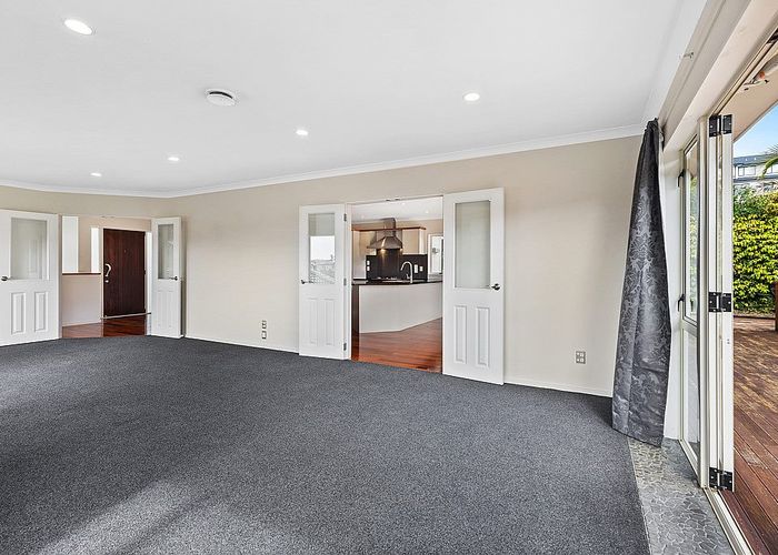  at 16 Meharg Place, Fairview Heights, Auckland