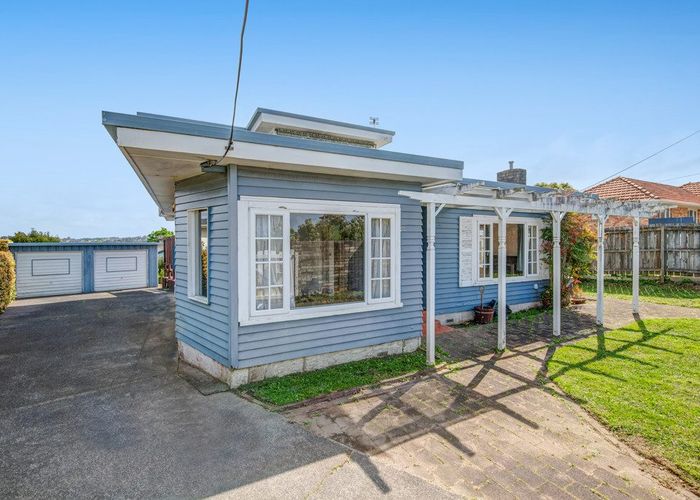  at 330 East Coast Road, Sunnynook, Auckland