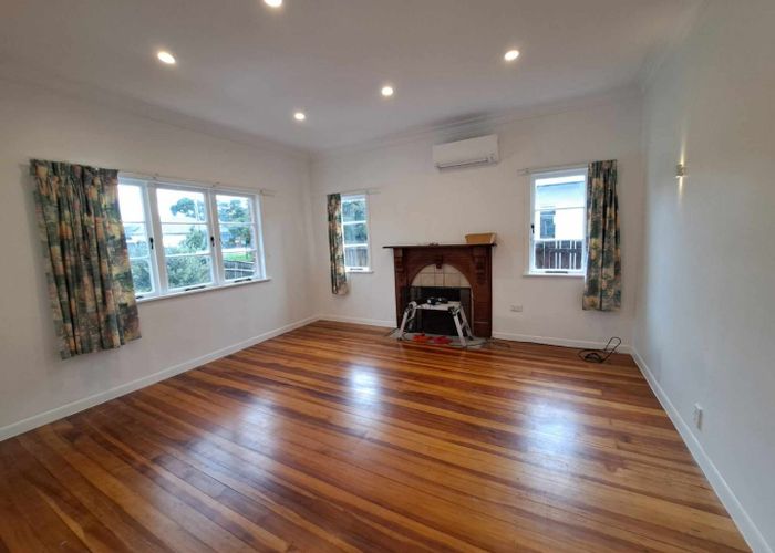  at 1/113 Shakespeare Road, Milford, Auckland