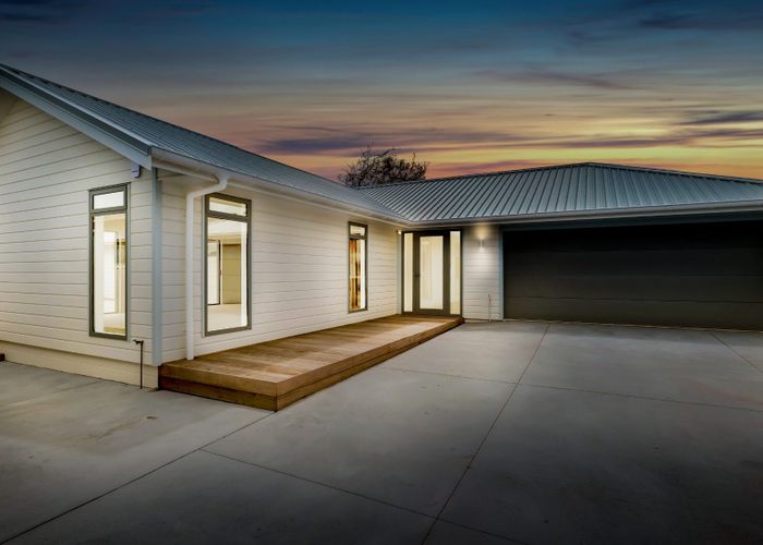  at 7 Strandon Place, Strandon, New Plymouth