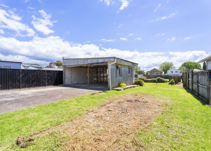  at 24 Te Ra Road, Point Chevalier, Auckland City, Auckland