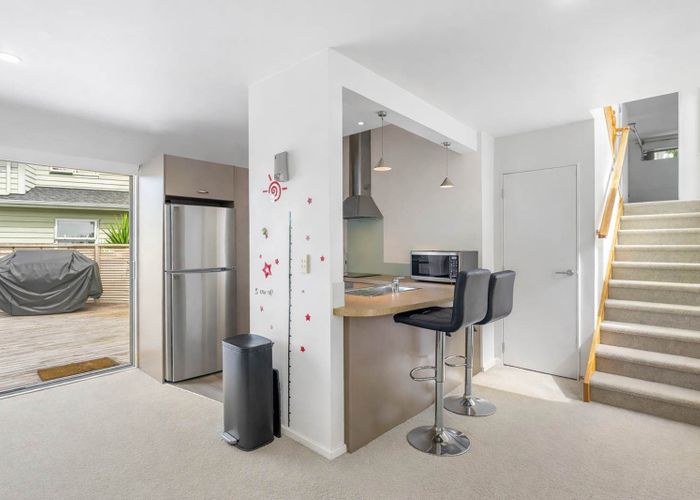  at 2/18 Orton Street, Glenfield, North Shore City, Auckland