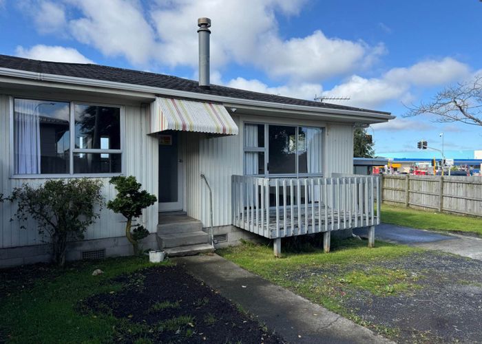  at 1/370 Triangle Road, Henderson, Auckland
