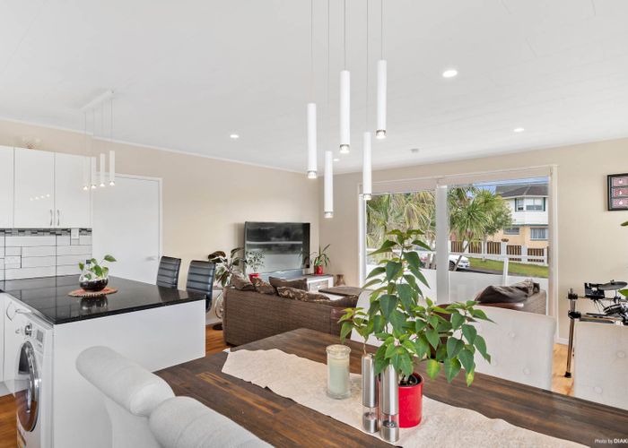  at 35 Felgrove Street, Glendene, Auckland