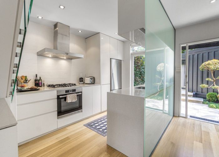  at 2/4 Logan Terrace, Parnell, Auckland