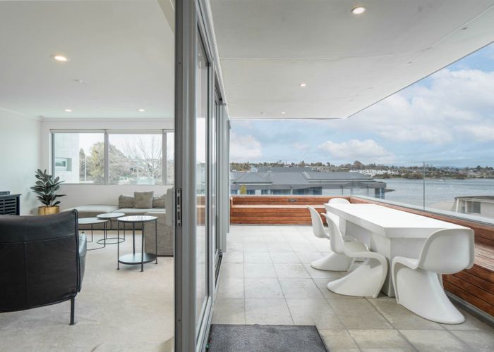  at 225 Lake Terrace, Waipahihi, Taupo