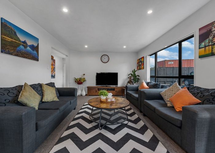  at 9 Riverglade Parkway, Te Atatu South, Waitakere City, Auckland