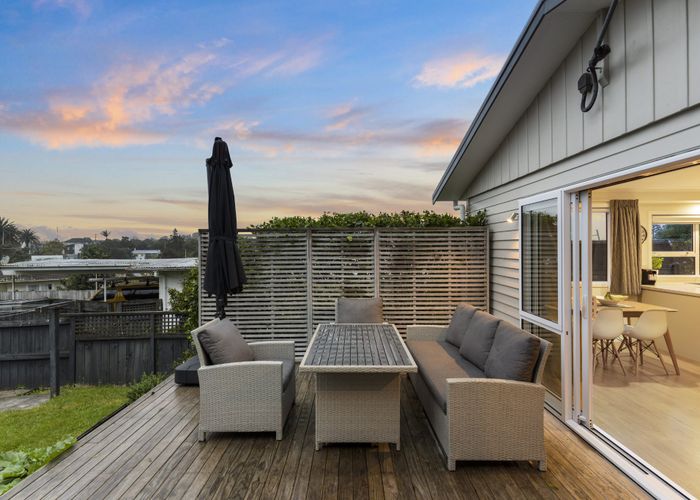  at 1/298 Glenfield Road, Glenfield, Auckland