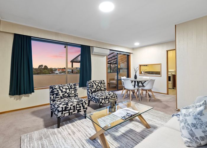  at 1/12 Bungalow Avenue, Point Chevalier, Auckland