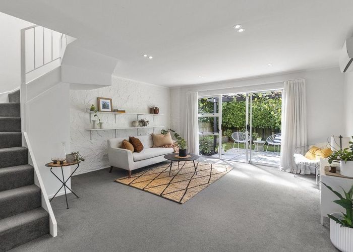  at 2/66 Taylors Road, St Lukes, Auckland