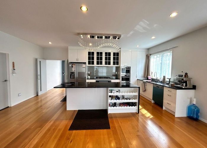  at 10 Irongate Avenue, Ranui, Auckland