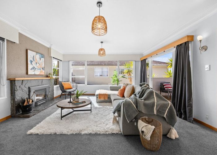  at 1/70 Bradbury Road, Botany Downs, Manukau City, Auckland