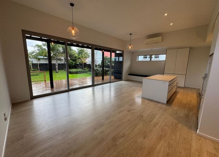  at 39 Target Street, Point Chevalier, Auckland City, Auckland