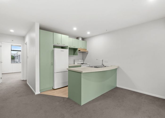  at 2/41 Paul Matthews Road, Rosedale, North Shore City, Auckland