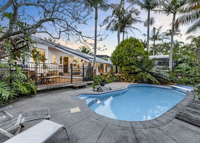  at 34 Seaview Avenue, Northcote, Auckland