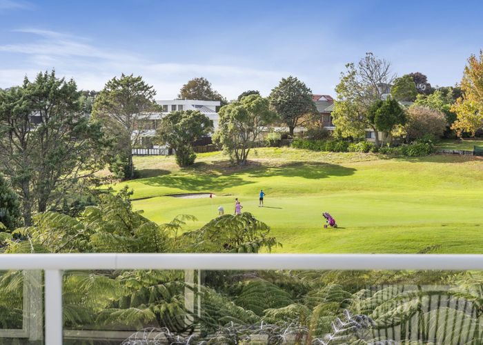  at 64 Panapa Drive, Saint Johns, Auckland