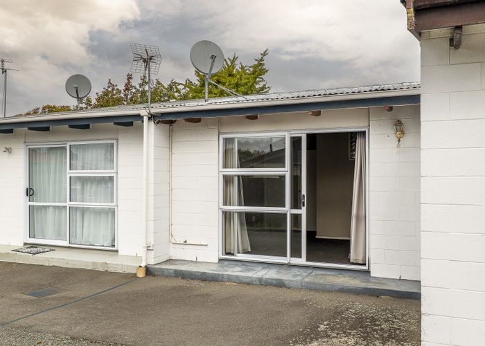  at 2/17 Brake Street, Upper Riccarton, Christchurch