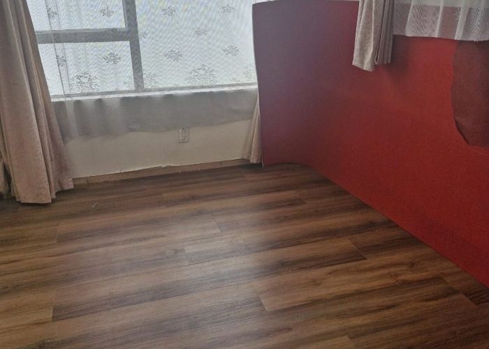  at 2/27 Hutchinson Avenue, New Lynn, Waitakere City, Auckland