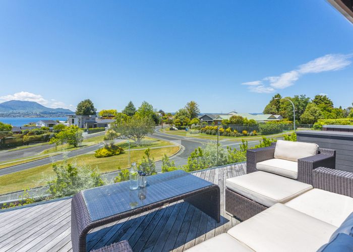  at 2/11 Krissell Place, Acacia Bay, Taupō