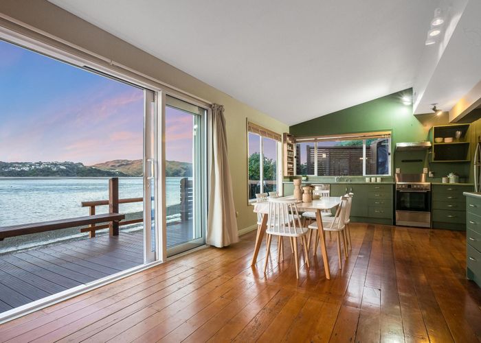  at 14A Trevor Terrace, Paremata, Porirua