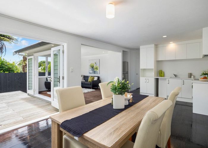  at 32 Pine Avenue, Henderson, Waitakere City, Auckland