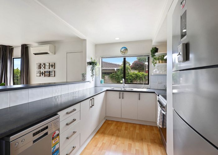  at 2/34 Tupaki Place, Pakuranga Heights, Manukau City, Auckland