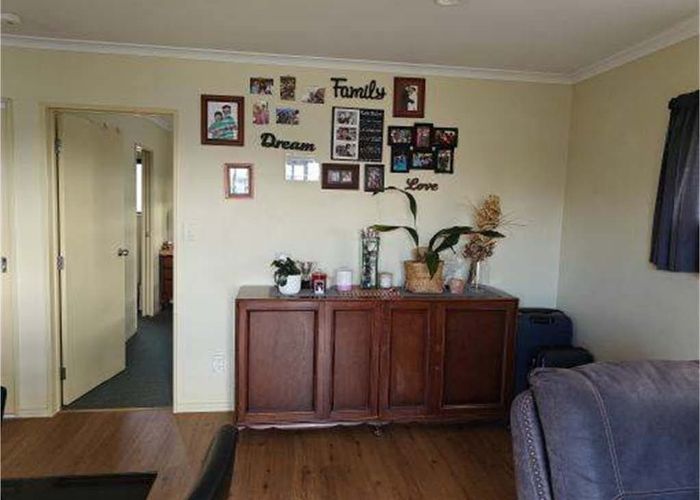  at 19 Hercules Dr, Henderson, Waitakere City, Auckland