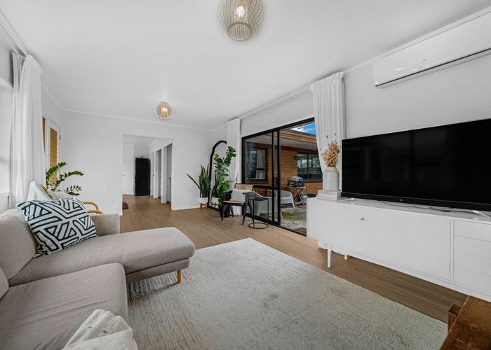  at 2/15 Berwyn Avenue, Takanini, Papakura, Auckland