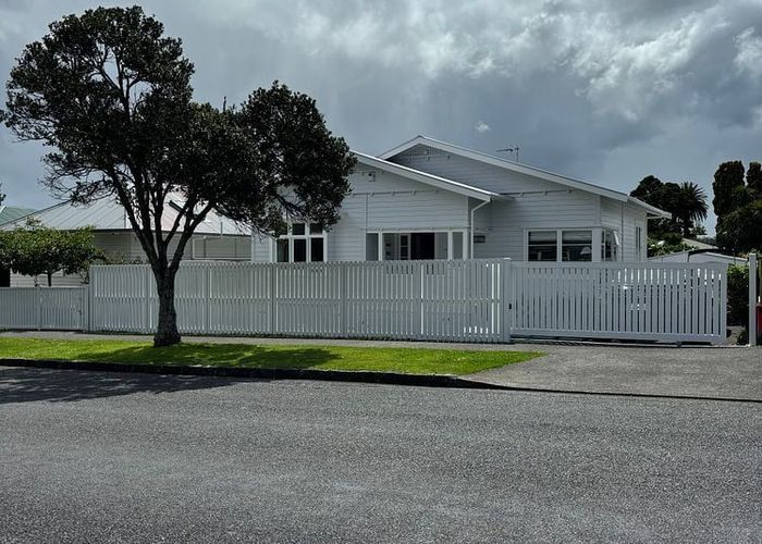  at 17 Harbutt Avenue, Mount Albert, Auckland City, Auckland
