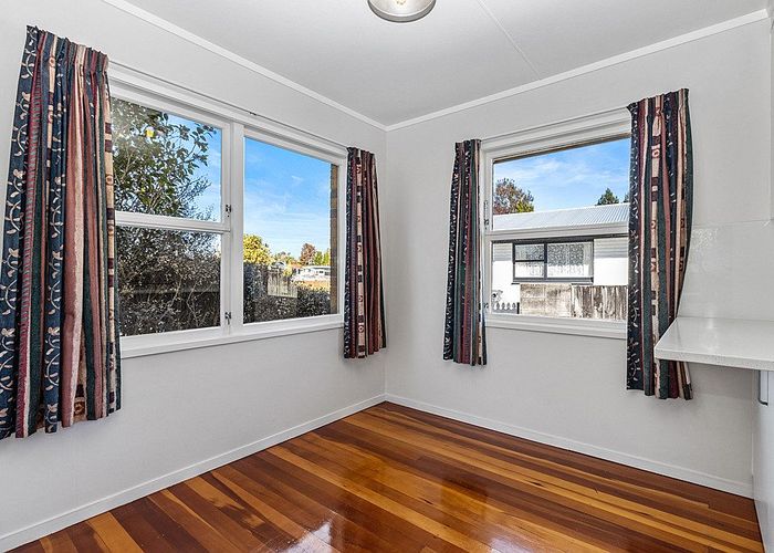  at 6 Margaret Place, Deanwell, Hamilton