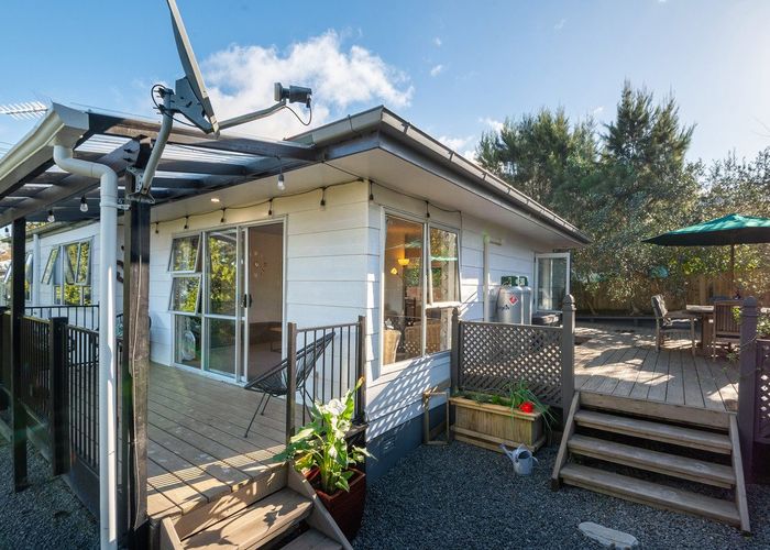  at 1/6 Phillipa Place, Browns Bay, North Shore City, Auckland