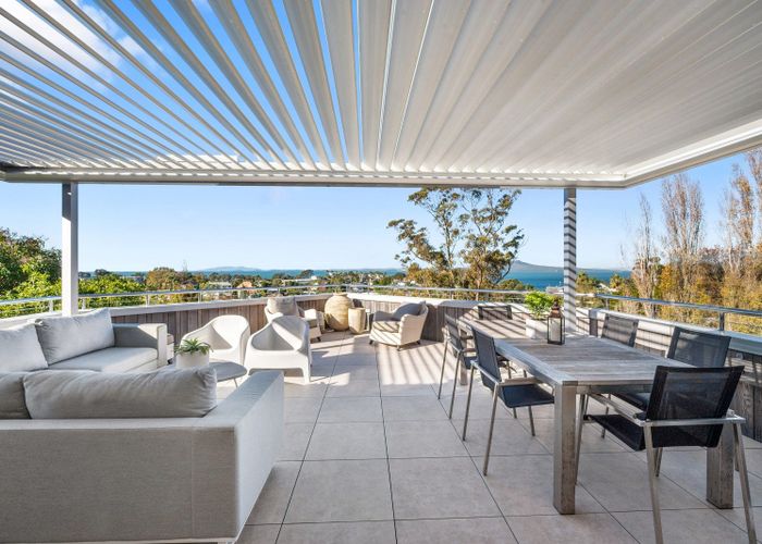  at 2/39 Eastcliffe Road, Castor Bay, Auckland