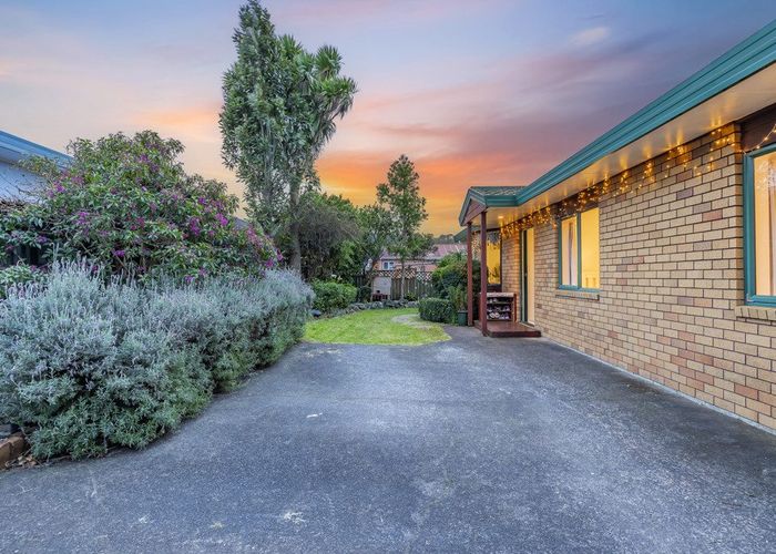  at 14 Swanson Oaks, Swanson, Waitakere City, Auckland