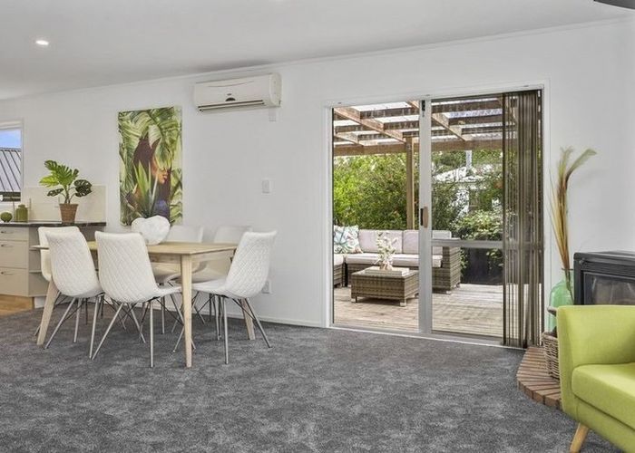  at 18 Cottam Grove, Northcross, Auckland