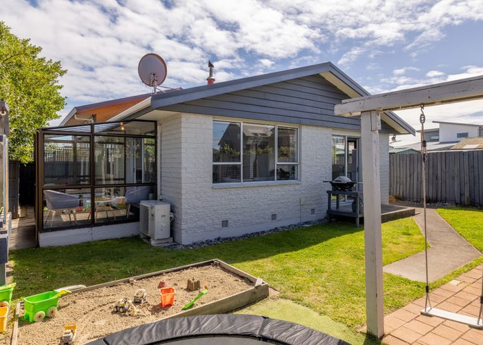  at 2/15 Hood Street, New Brighton, Christchurch