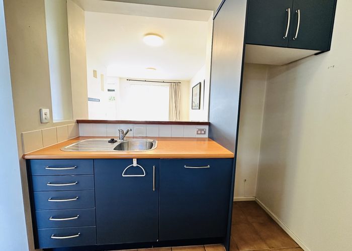  at 2 Armoy Drive, East Tamaki, Manukau City, Auckland